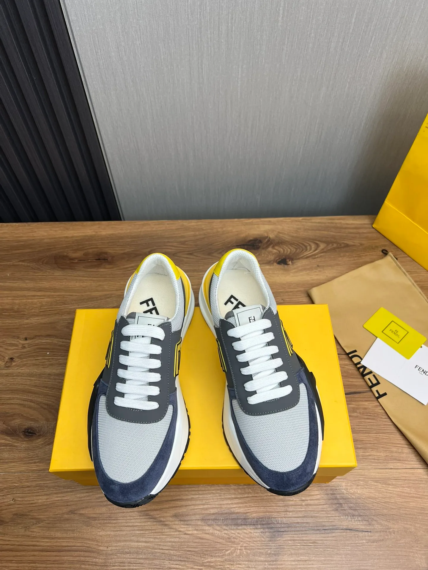 Men's shoes 💰520💰 Fendi [Fendi] hot style is on the market 🔥Fashionable casual men's shoes 🔱 Made of original cowhide + breathable mesh lining + sheepskin feet, perfect shape, top quality, you deserve it 🔜Original outsole, ultra-light, non-slip and wear-resistant 👣 Standard size 38-44 (customized in 45)